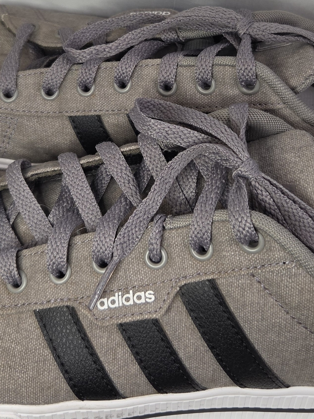 Men's Adidas Daily 3.0 Low-Top Skateboarding Sneakers Grey/Black Stripe Sz 11.5